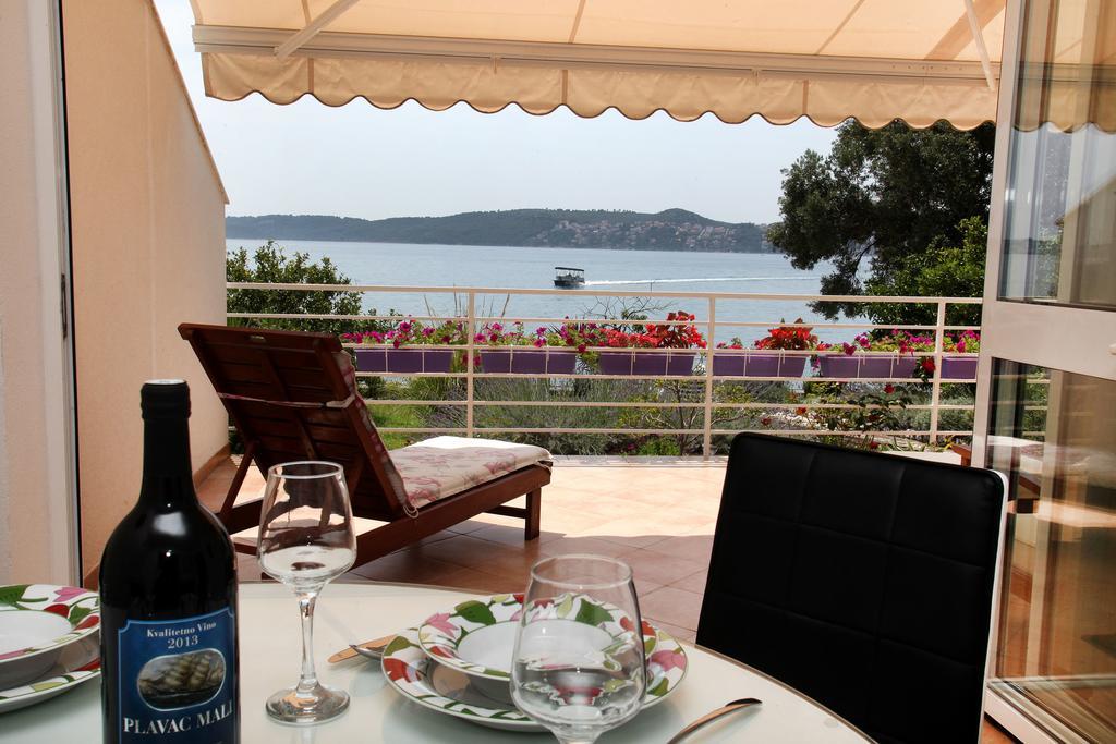 Gem Of The Sea Luxury Beach Apartment With Brand New Heating Infinity Pool Trogir Extérieur photo