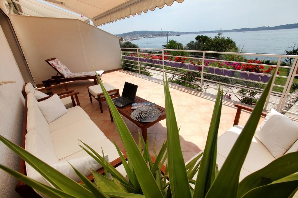 Gem Of The Sea Luxury Beach Apartment With Brand New Heating Infinity Pool Trogir Extérieur photo