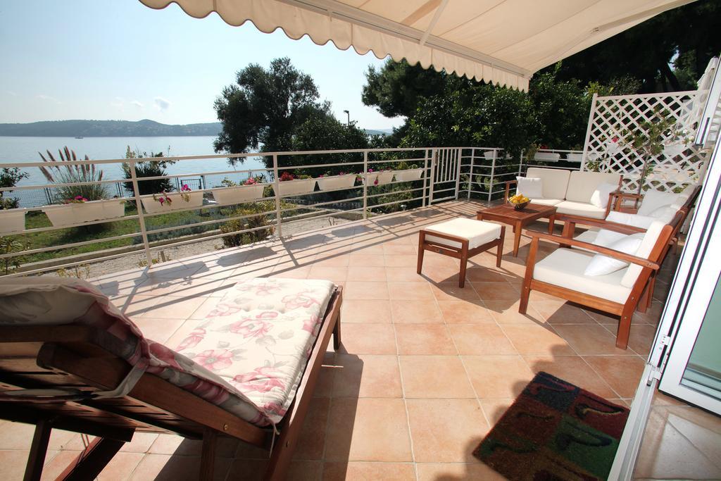 Gem Of The Sea Luxury Beach Apartment With Brand New Heating Infinity Pool Trogir Extérieur photo