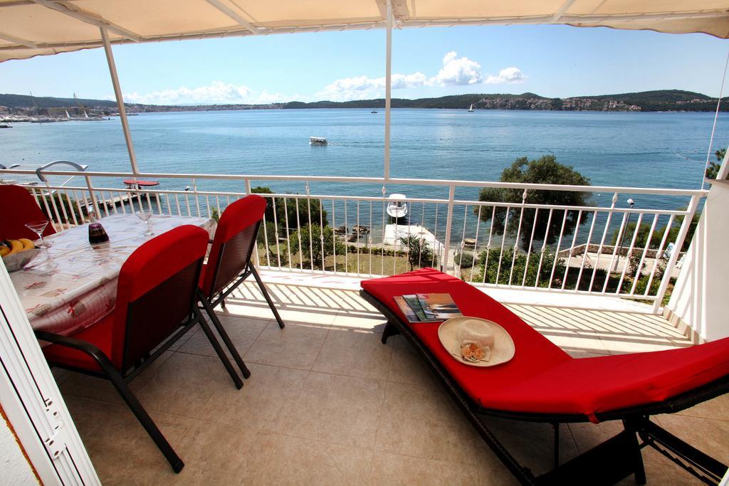 Gem Of The Sea Luxury Beach Apartment With Brand New Heating Infinity Pool Trogir Extérieur photo