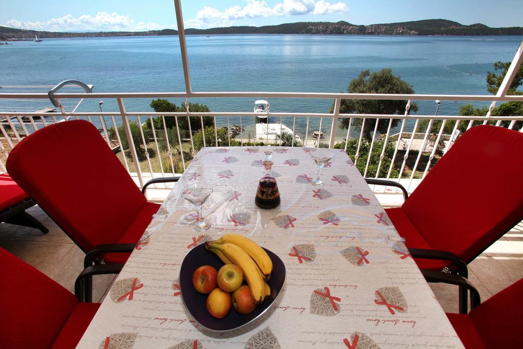 Gem Of The Sea Luxury Beach Apartment With Brand New Heating Infinity Pool Trogir Extérieur photo