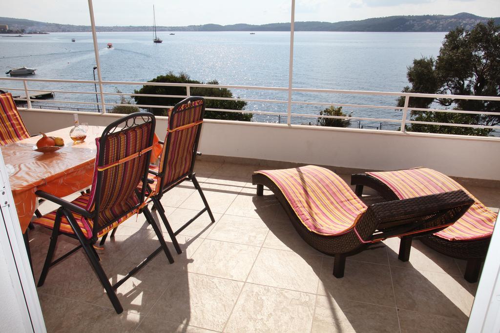 Gem Of The Sea Luxury Beach Apartment With Brand New Heating Infinity Pool Trogir Extérieur photo