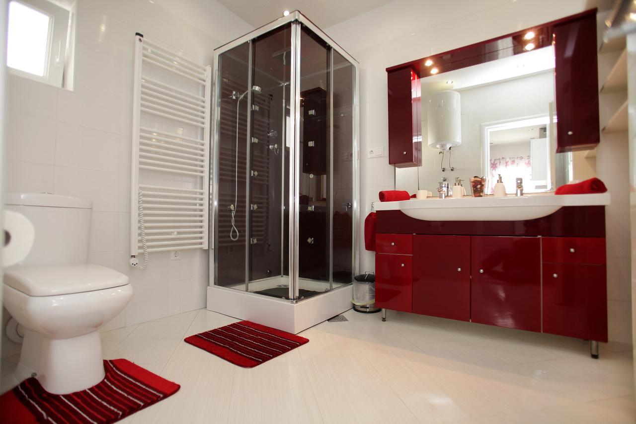 Gem Of The Sea Luxury Beach Apartment With Brand New Heating Infinity Pool Trogir Extérieur photo