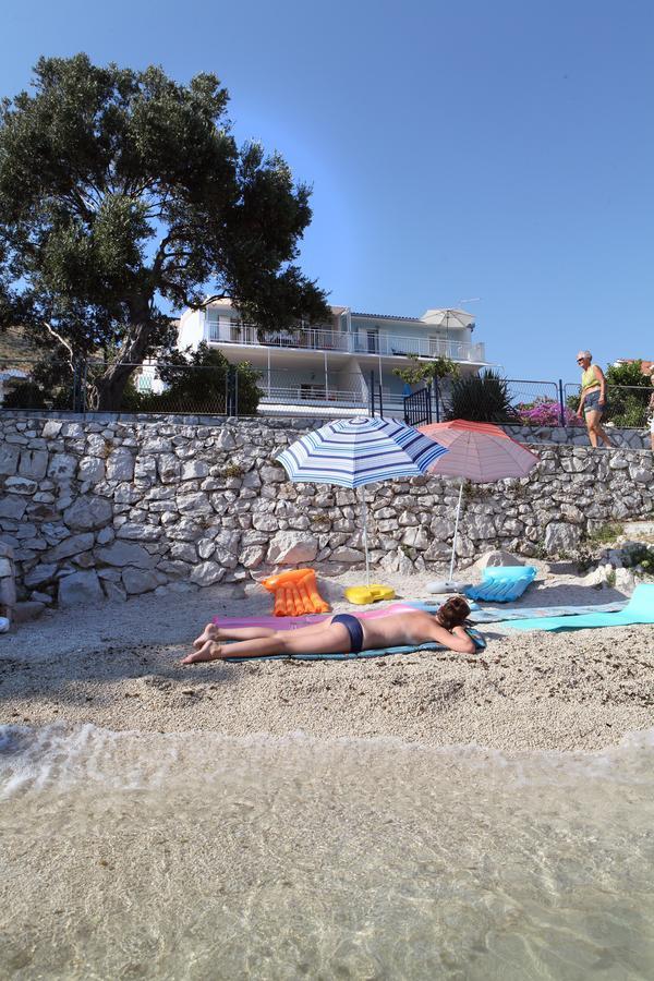 Gem Of The Sea Luxury Beach Apartment With Brand New Heating Infinity Pool Trogir Extérieur photo