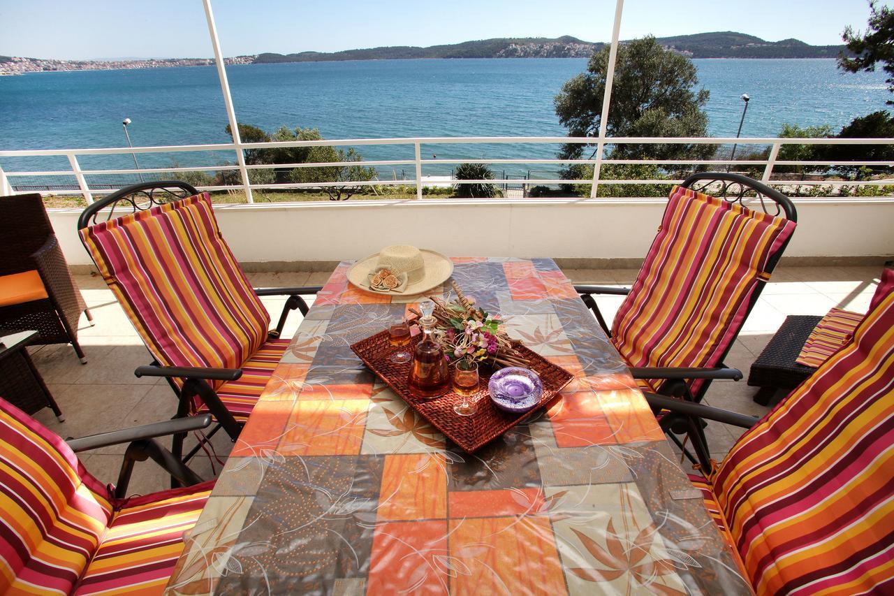 Gem Of The Sea Luxury Beach Apartment With Brand New Heating Infinity Pool Trogir Extérieur photo