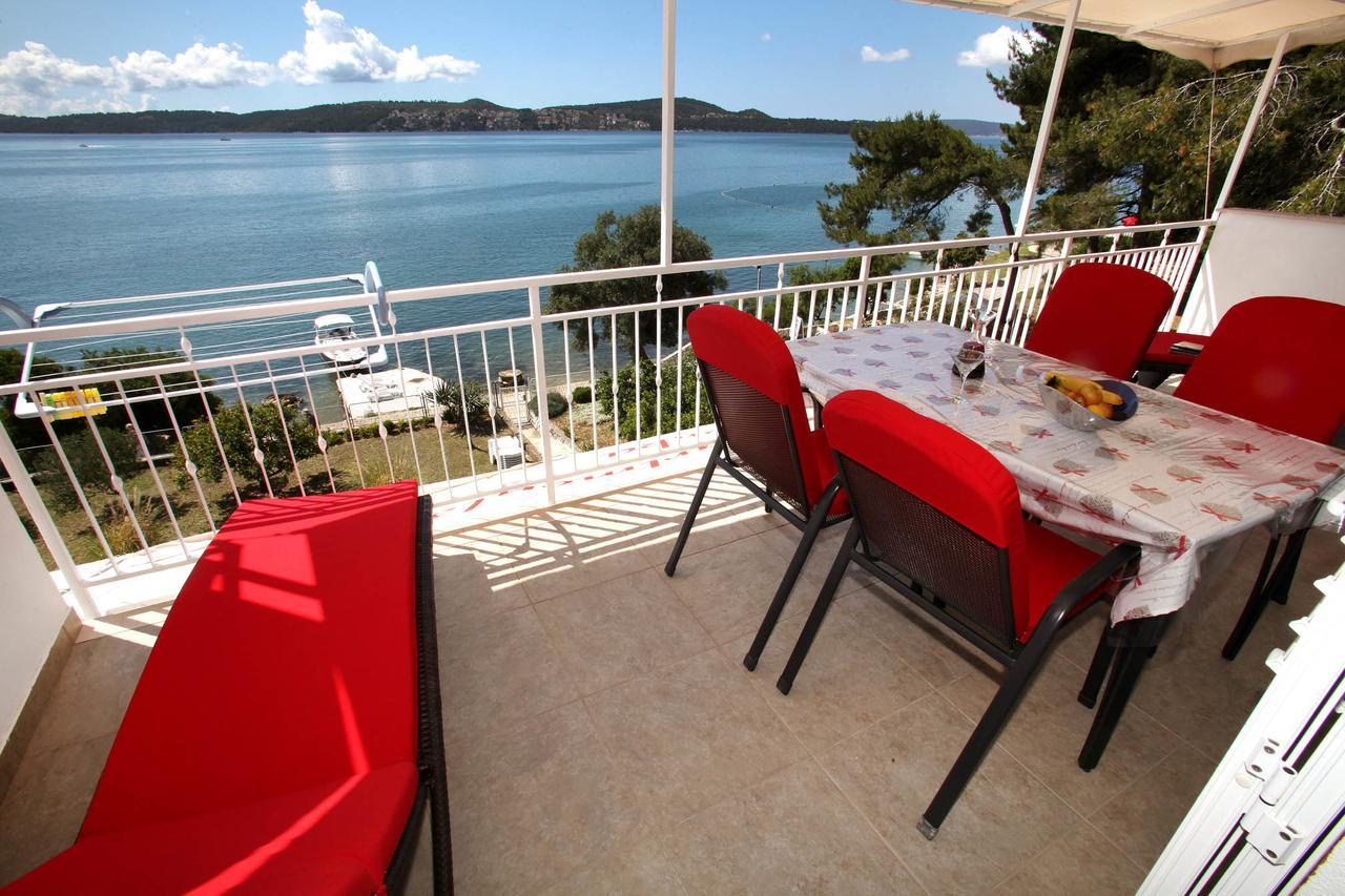 Gem Of The Sea Luxury Beach Apartment With Brand New Heating Infinity Pool Trogir Extérieur photo
