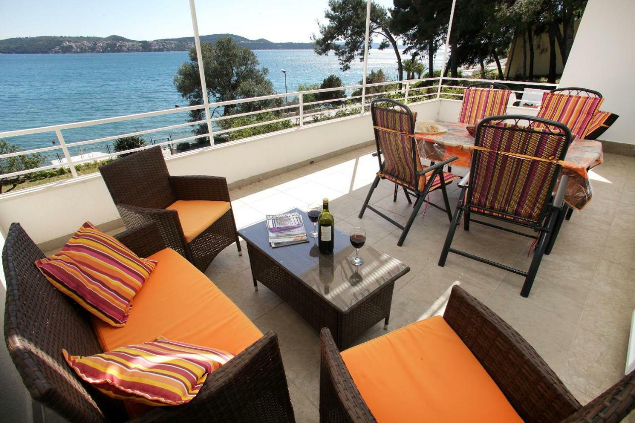 Gem Of The Sea Luxury Beach Apartment With Brand New Heating Infinity Pool Trogir Extérieur photo