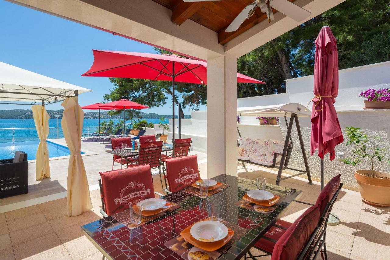 Gem Of The Sea Luxury Beach Apartment With Brand New Heating Infinity Pool Trogir Extérieur photo