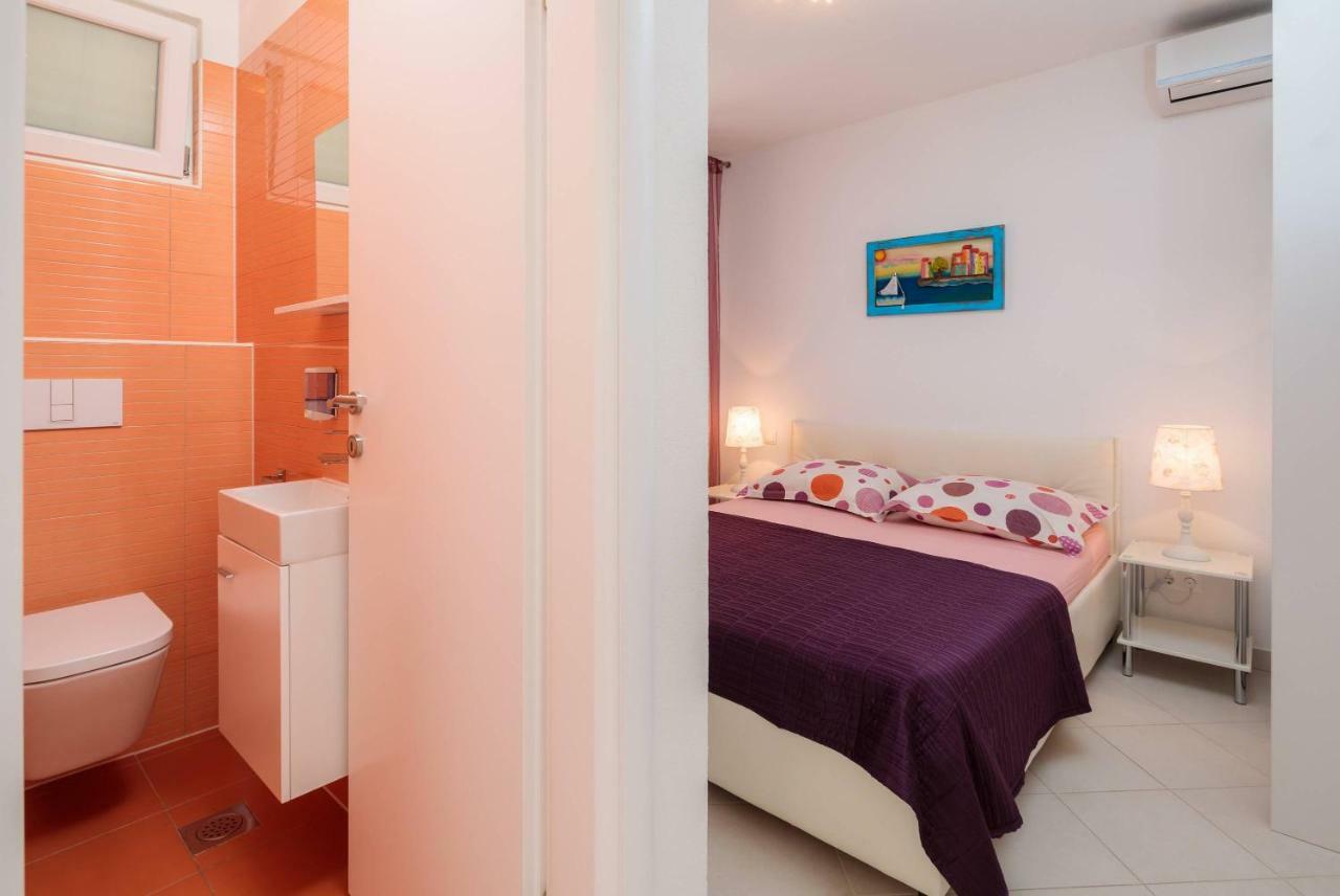 Gem Of The Sea Luxury Beach Apartment With Brand New Heating Infinity Pool Trogir Extérieur photo