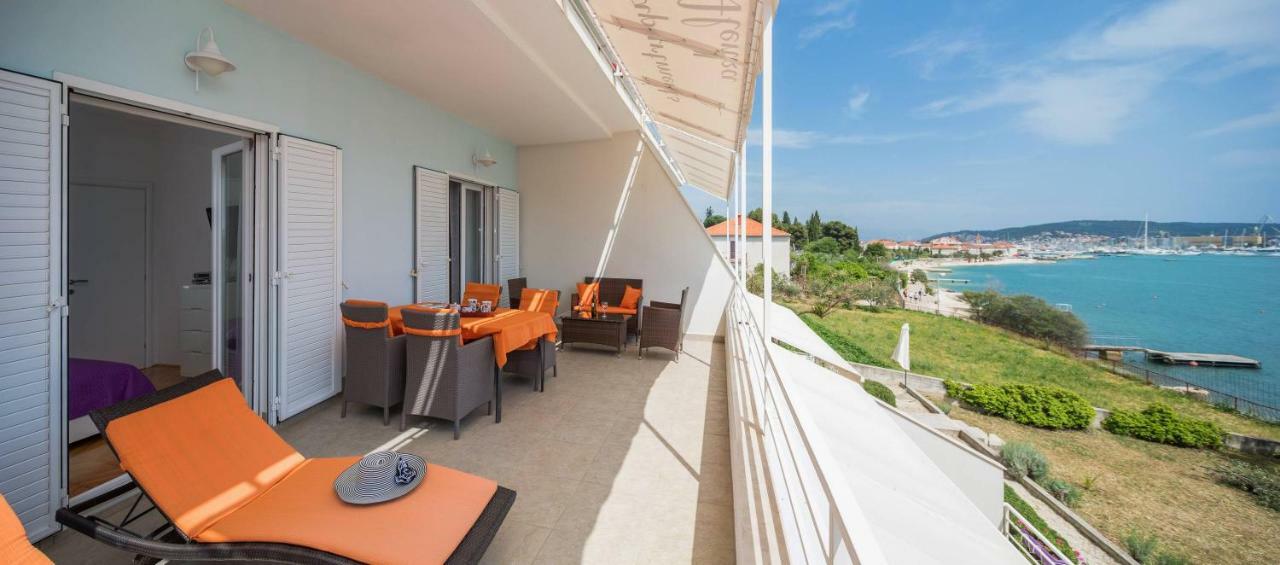 Gem Of The Sea Luxury Beach Apartment With Brand New Heating Infinity Pool Trogir Extérieur photo