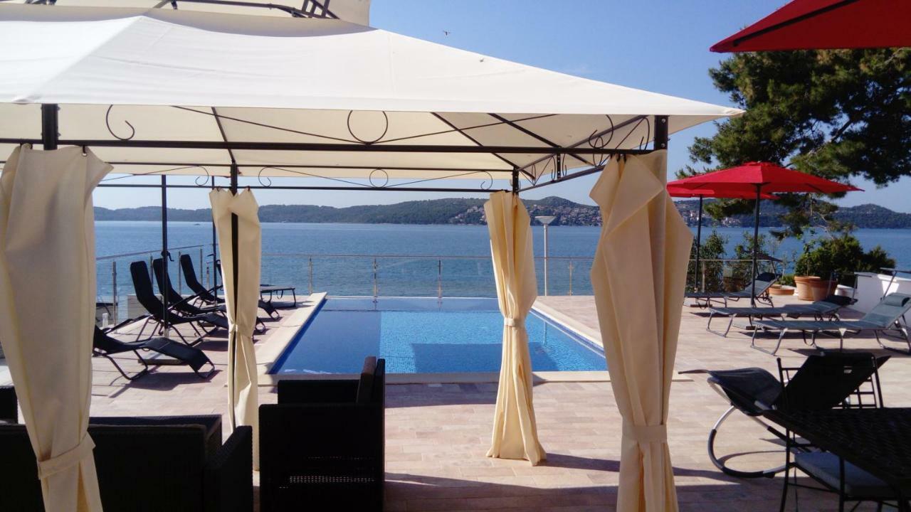 Gem Of The Sea Luxury Beach Apartment With Brand New Heating Infinity Pool Trogir Extérieur photo