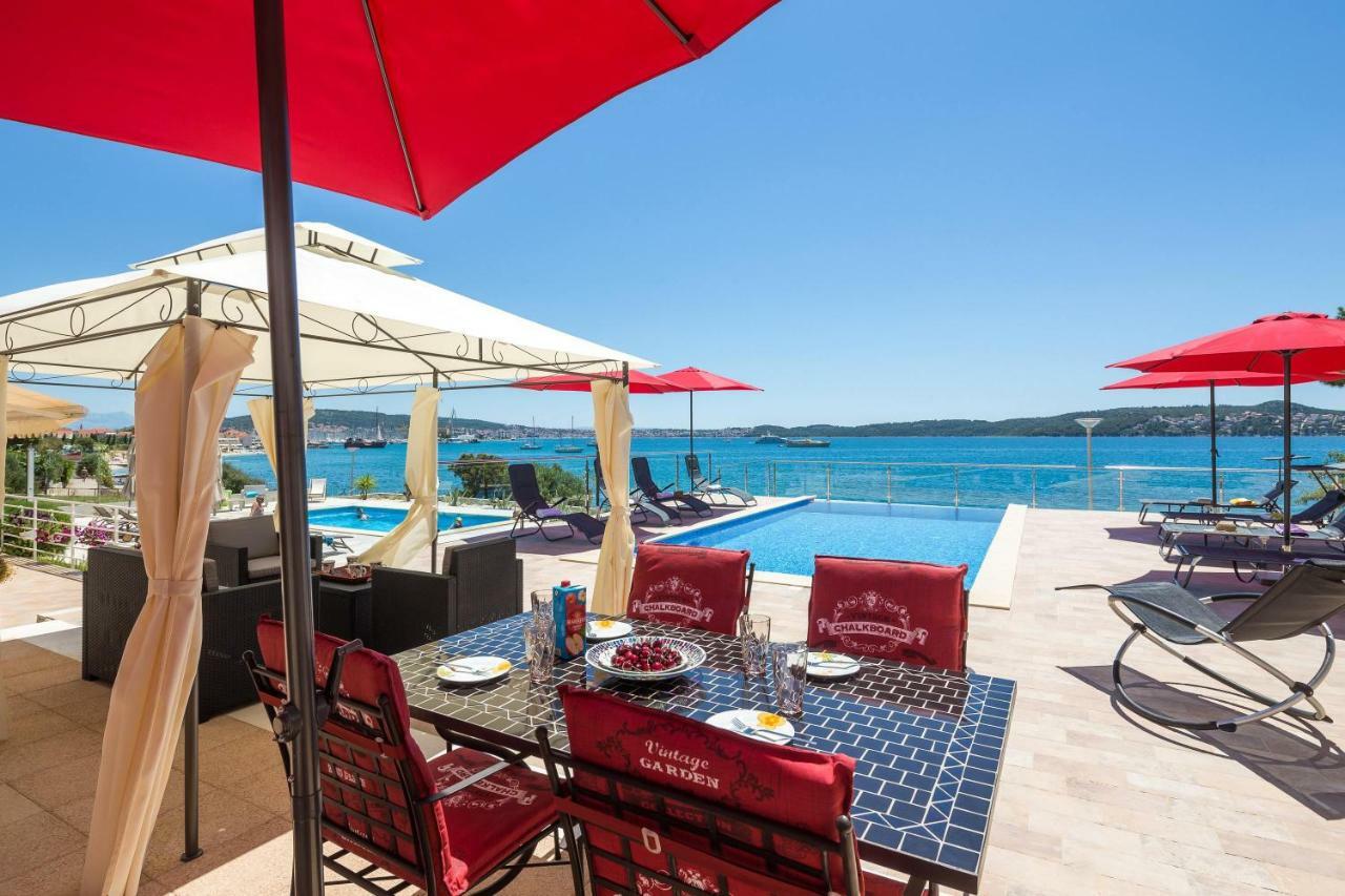 Gem Of The Sea Luxury Beach Apartment With Brand New Heating Infinity Pool Trogir Extérieur photo