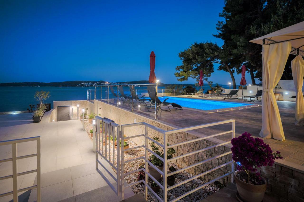 Gem Of The Sea Luxury Beach Apartment With Brand New Heating Infinity Pool Trogir Extérieur photo