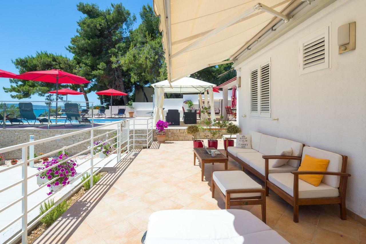 Gem Of The Sea Luxury Beach Apartment With Brand New Heating Infinity Pool Trogir Extérieur photo